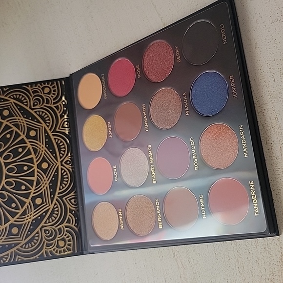 NIB Ace Beaute QUINTESSENTIAL PALETTE - Picture 4 of 4